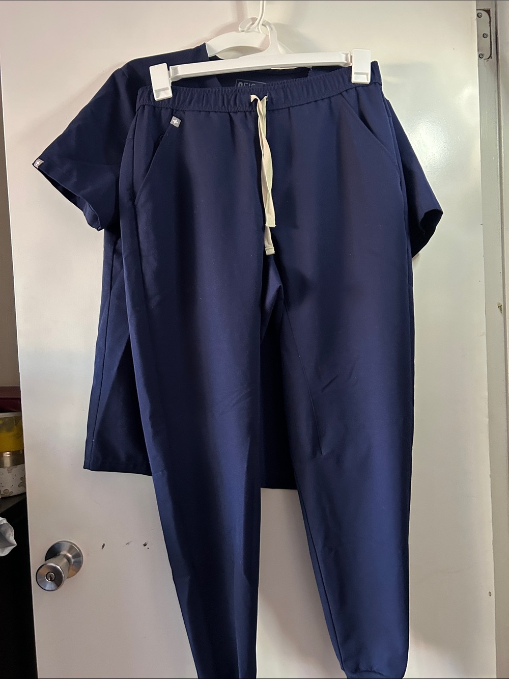 FIGS Men’s Navy Scrub Jogger set